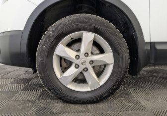 Подержанный автомобиль Nissan Qashqai 2013 года (11 фото)