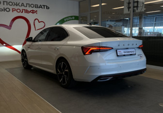 Подержанный автомобиль Skoda Octavia Liftback 2023 года (6 фото)