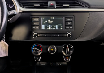 Подержанный автомобиль Kia Rio Hatchback 2021 года (15 фото)