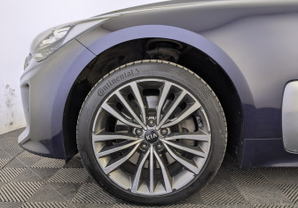 Подержанный автомобиль Kia Stinger 2019 года (12 фото)