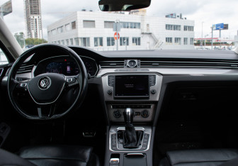 Подержанный автомобиль Volkswagen Passat Wagon 2017 года (13 фото)