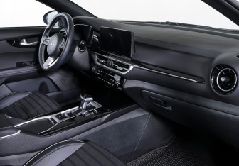 Подержанный автомобиль Kia K3 Sedan 2024 года (11 фото)