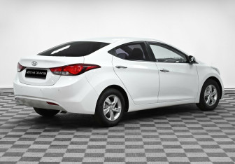 Подержанный автомобиль Hyundai Avante Sedan 2012 года (3 фото)