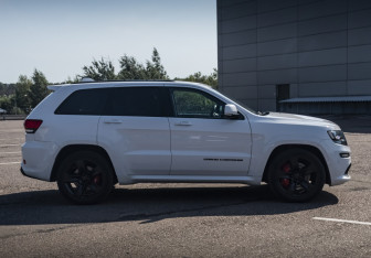 Подержанный автомобиль Jeep Grand Cherokee 2016 года (5 фото)