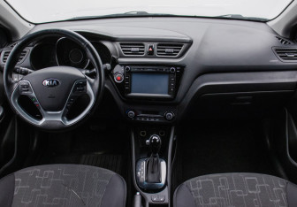 Подержанный автомобиль Kia Rio Sedan 2016 года (13 фото)