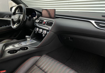 Подержанный автомобиль Genesis G70 2020 года (11 фото)