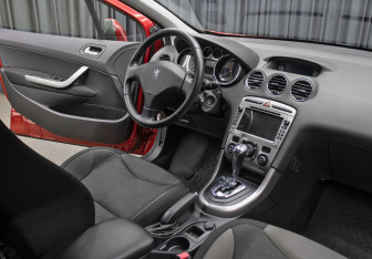 Подержанный автомобиль Peugeot 308 Hatchback 2011 года (11 фото)