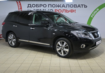 Подержанный автомобиль Nissan Pathfinder 2016 года (3 фото)