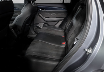 Подержанный автомобиль Geely Monjaro 2024 года (10 фото)