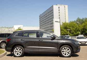 Подержанный автомобиль Jetta VS7 2022 года (3 фото)