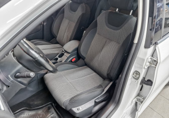 Подержанный автомобиль Citroen C4 Hatchback 2014 года (21 фото)