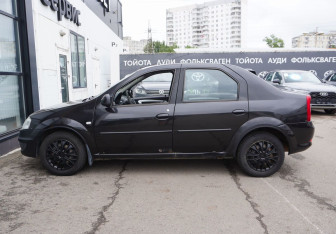 Подержанный автомобиль Renault Logan Sedan 2010 года (8 фото)
