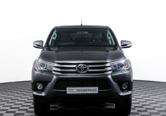 Подержанный автомобиль Toyota Hilux 2015 года (2 фото)