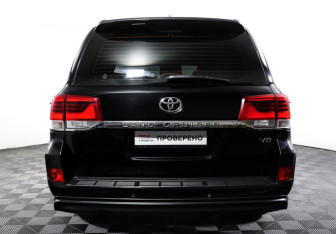 Подержанный автомобиль Toyota Land Cruiser Suv 2017 года (6 фото)