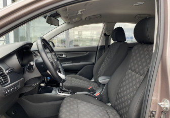 Подержанный автомобиль Kia Rio Hatchback 2019 года (23 фото)