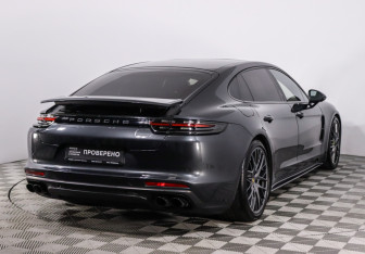 Подержанный автомобиль Porsche Panamera Wagon 2017 года (10 фото)