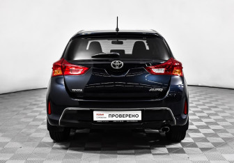 Подержанный автомобиль Toyota Auris Hatchback 2014 года (6 фото)