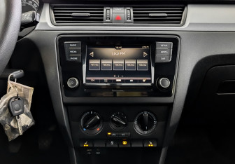 Подержанный автомобиль Skoda Rapid Liftback 2017 года (15 фото)