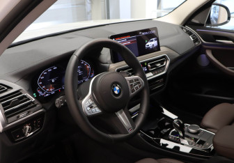 Подержанный автомобиль BMW X3 2024 года (7 фото)