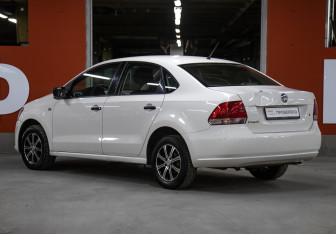 Подержанный автомобиль Volkswagen Polo Sedan 2013 года (7 фото)