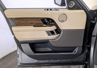 Подержанный автомобиль Land Rover Range Rover 2018 года (19 фото)