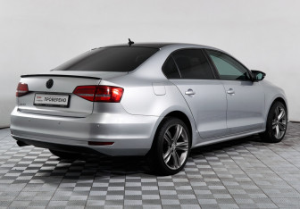 Подержанный автомобиль Volkswagen Jetta Sedan 2015 года (5 фото)