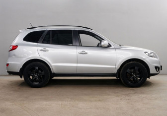 Подержанный автомобиль Hyundai Santa Fe 2011 года (5 фото)