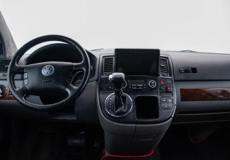 Подержанный автомобиль Volkswagen Multivan 2006 года (10 фото)
