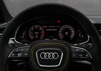 Подержанный автомобиль Audi Q8 2021 года (36 фото)