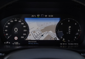 Подержанный автомобиль Volvo XC60 2018 года (12 фото)