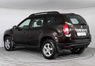 Подержанный автомобиль Renault Duster 2014 года (4 фото)