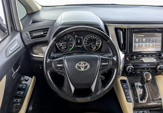 Подержанный автомобиль Toyota Alphard 2018 года (24 фото)
