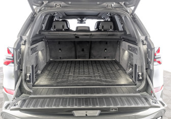 Подержанный автомобиль BMW X5 2024 года (10 фото)