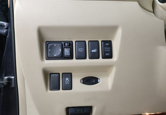 Подержанный автомобиль Infiniti QX70 2015 года (18 фото)