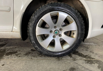 Подержанный автомобиль Skoda Octavia Liftback 2012 года (15 фото)