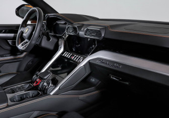 Подержанный автомобиль Lamborghini Urus 2021 года (9 фото)