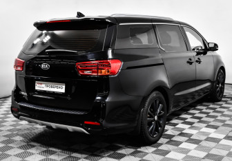 Подержанный автомобиль Kia Carnival 2019 года (5 фото)