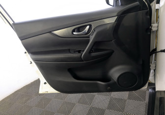 Подержанный автомобиль Nissan X-Trail 2017 года (17 фото)