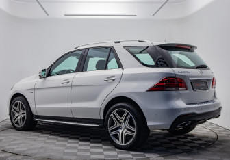 Подержанный автомобиль Mercedes-Benz GLE 2016 года (3 фото)