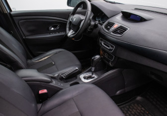 Подержанный автомобиль Renault Fluence 2010 года (9 фото)