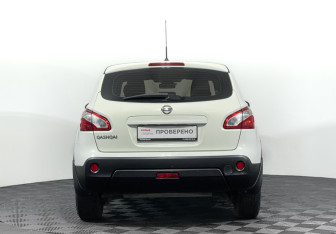 Подержанный автомобиль Nissan Qashqai 2010 года (6 фото)