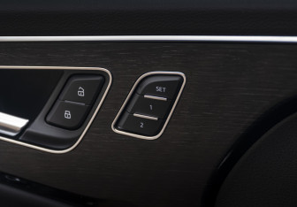 Подержанный автомобиль Audi Q7 2021 года (23 фото)