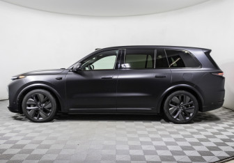 Подержанный автомобиль LiXiang L9 2023 года (8 фото)