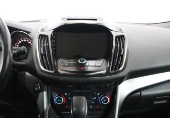 Подержанный автомобиль Ford Kuga 2018 года (19 фото)
