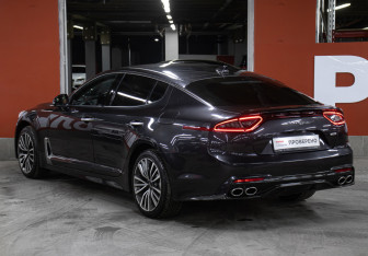 Подержанный автомобиль Kia Stinger 2018 года (7 фото)