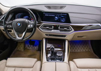Подержанный автомобиль BMW X6 2020 года (13 фото)