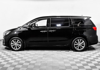 Подержанный автомобиль Kia Carnival 2019 года (8 фото)