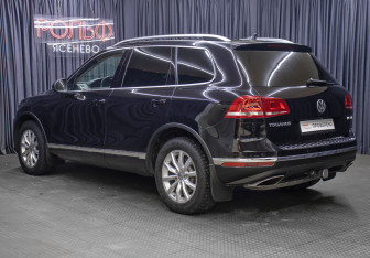 Подержанный автомобиль Volkswagen Touareg 2015 года (7 фото)