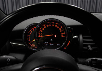 Подержанный автомобиль MINI Hatch 2019 года (13 фото)