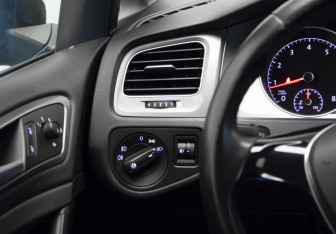 Подержанный автомобиль Volkswagen Golf Hatchback 2013 года (13 фото)